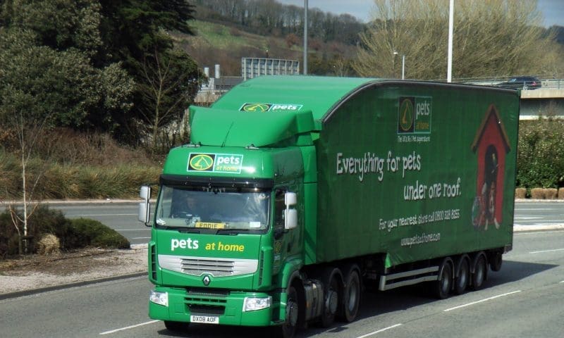 Shoplifter drove with pet shop worker clinging to his car