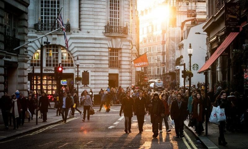Heatwave causes boost in high street sales
