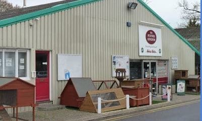 Surrey pet food store robbed of £4,000 worth of equipment and cash