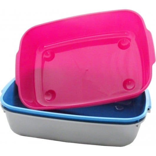 Pet supplier donates litter trays to hospital