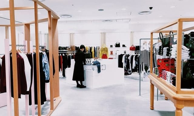 UK retail sales grow for fifth consecutive month