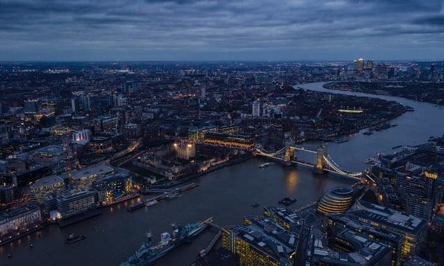 UK inflation hits 2.1% as clothing prices rise