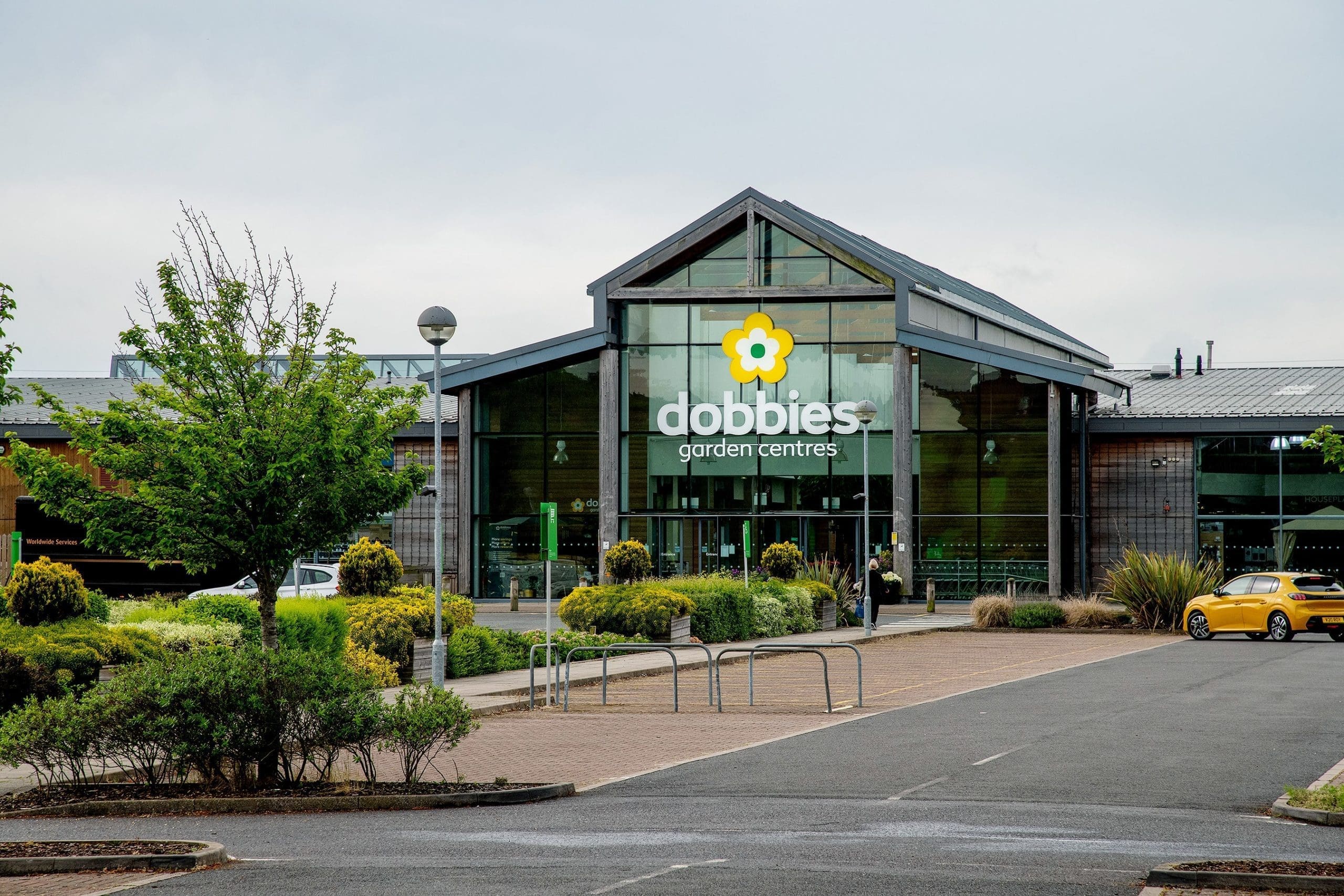 Dobbies Chesterfield welcomes first Carrick Vets branch